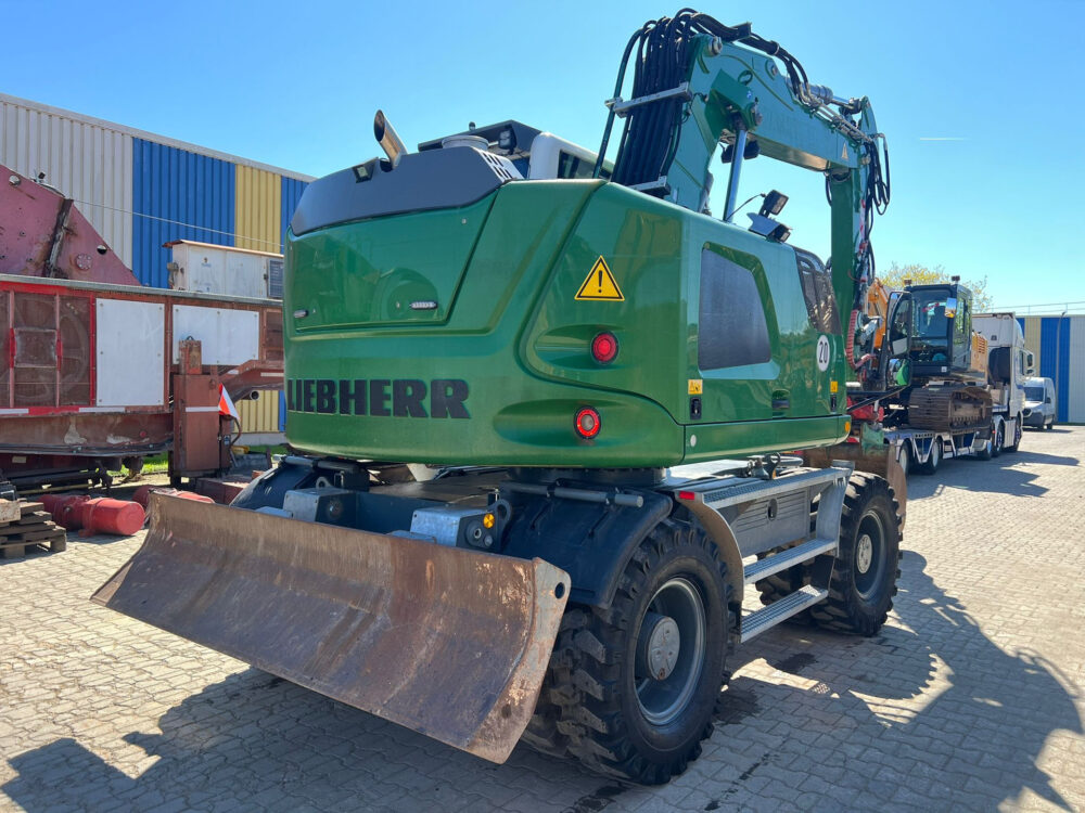 Liebherr A914  mobiele graafmachi