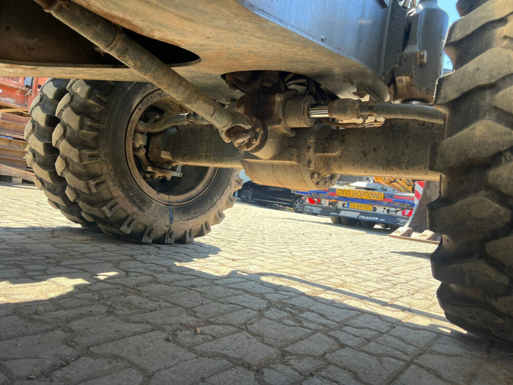 Liebherr A914  mobiele graafmachi