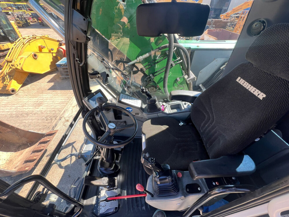 Liebherr A914  mobiele graafmachi