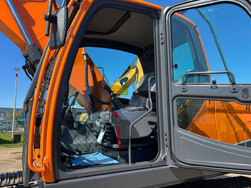 Develon DX220 LCA tier 2 graafmachine