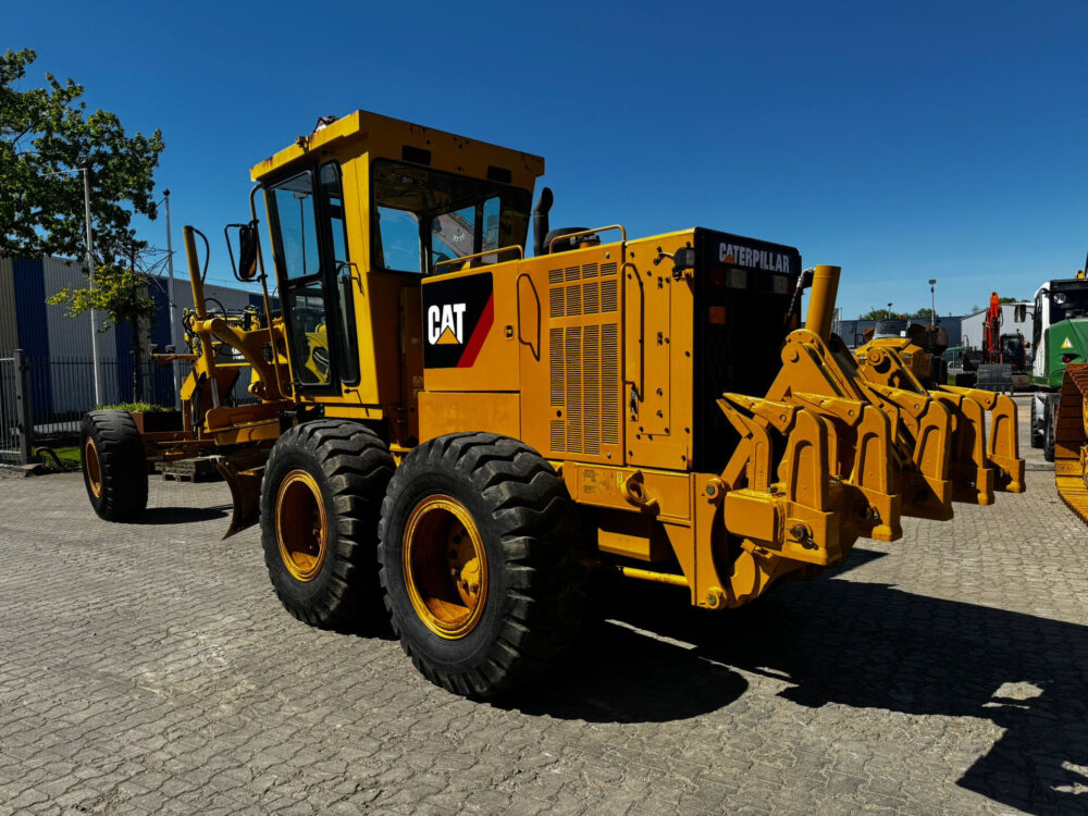 Caterpillar 140K grader