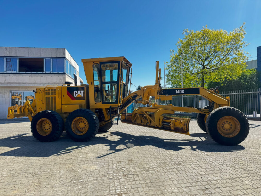 Caterpillar 140K grader