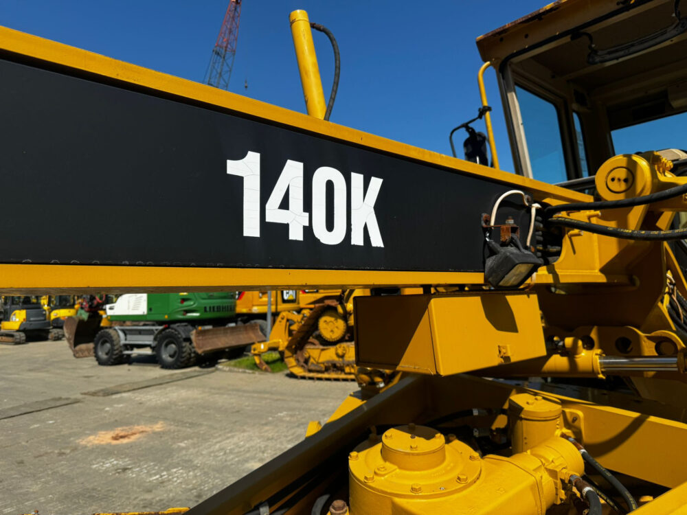 Caterpillar 140K grader
