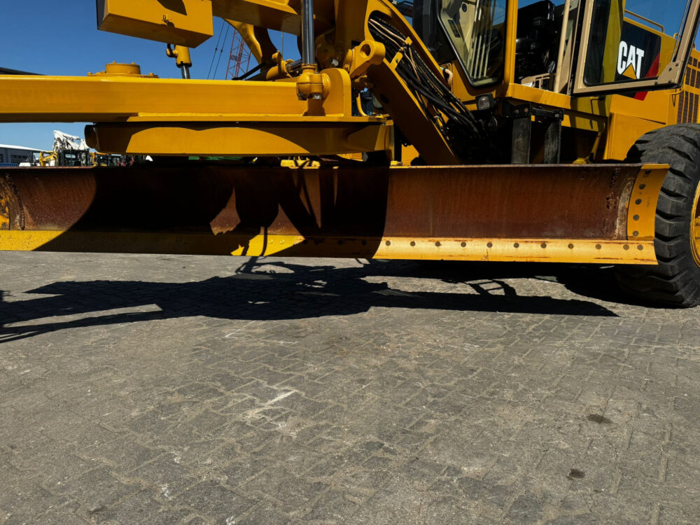 Caterpillar 140K grader