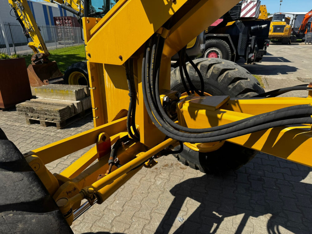 Caterpillar 140K grader