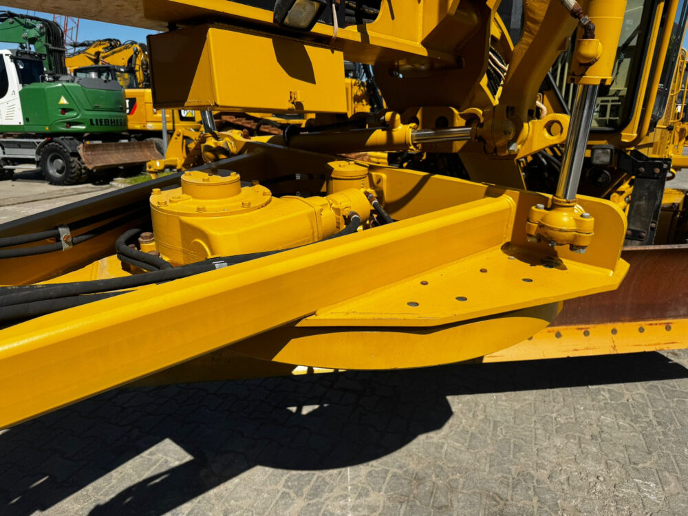 Caterpillar 140K grader