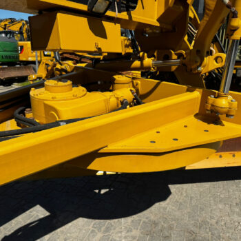 Caterpillar 140K grader