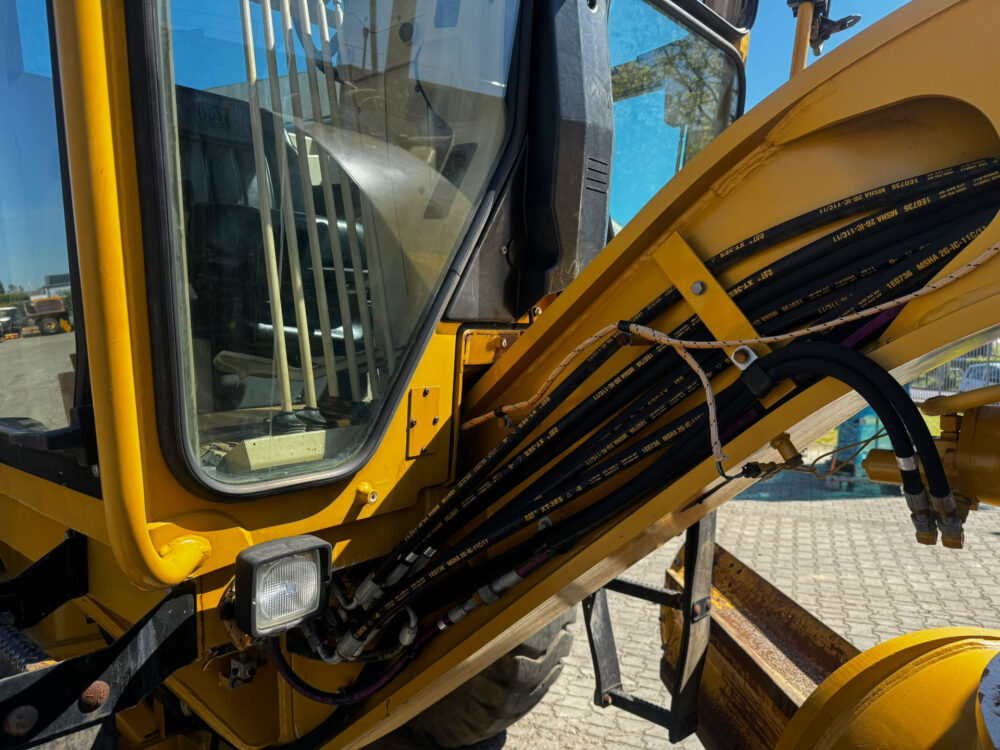 Caterpillar 140K grader