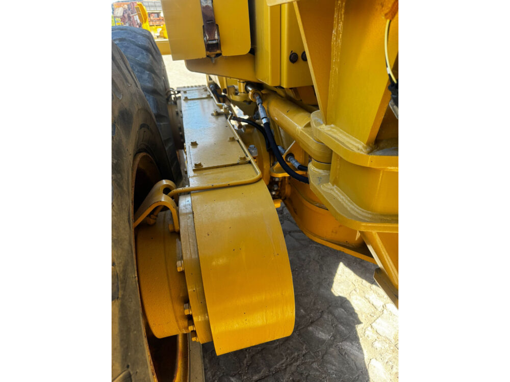 Caterpillar 140K grader