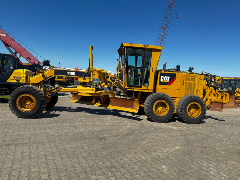 Caterpillar 140K grader