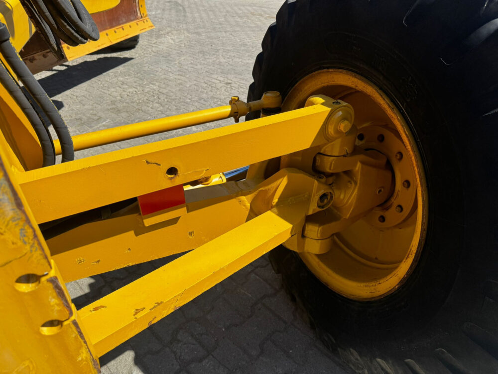 Caterpillar 140K grader