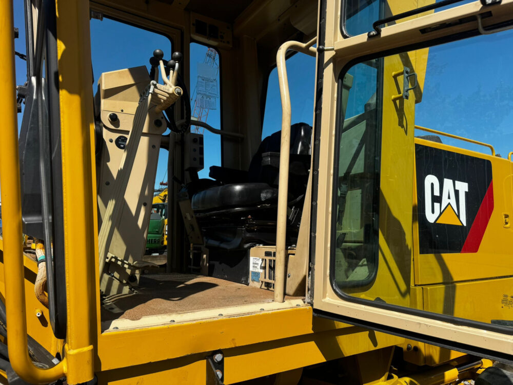 Caterpillar 140K grader