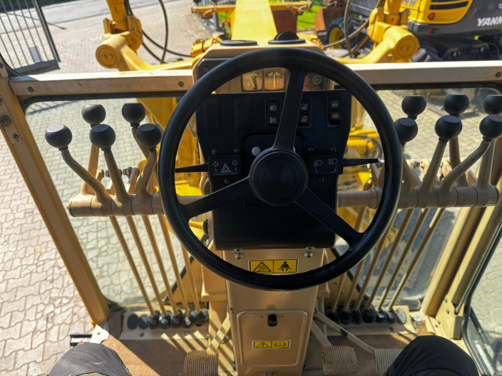 Caterpillar 140K grader