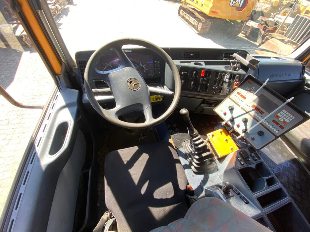 Mercedes-Benz 2535 ACMAR bitumen sprayer