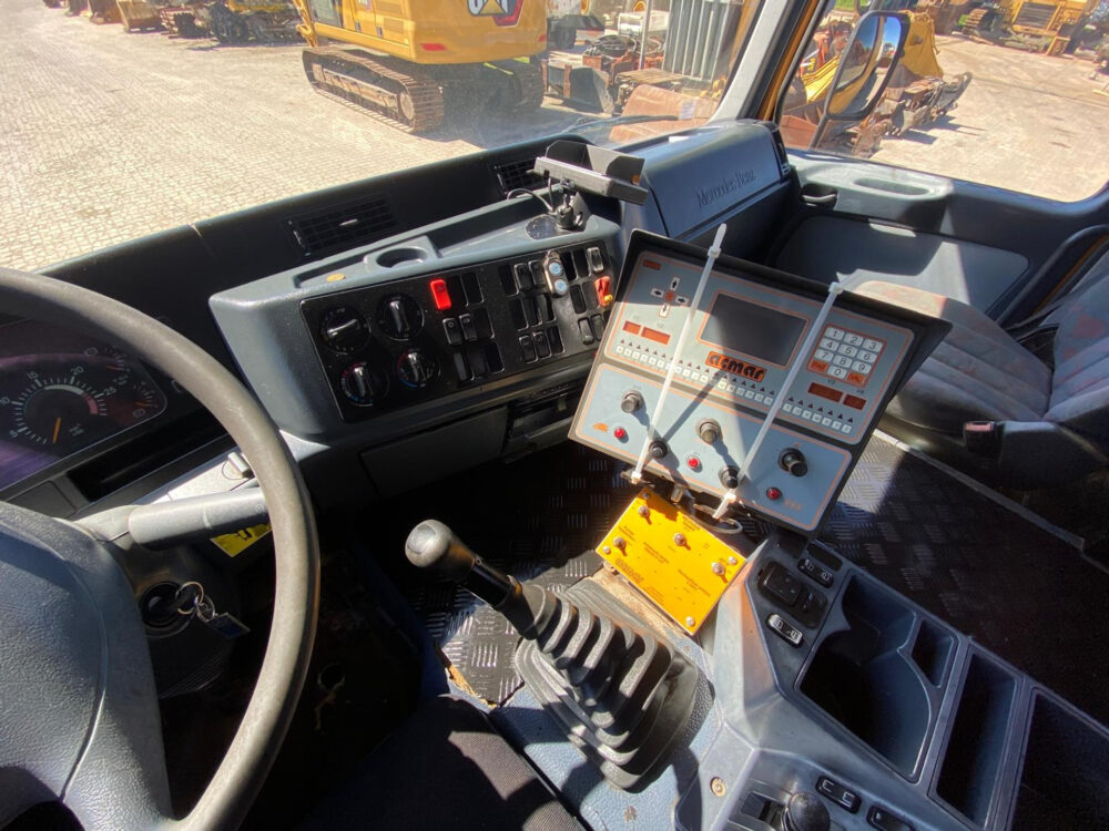 Mercedes-Benz 2535 ACMAR bitumen sprayer