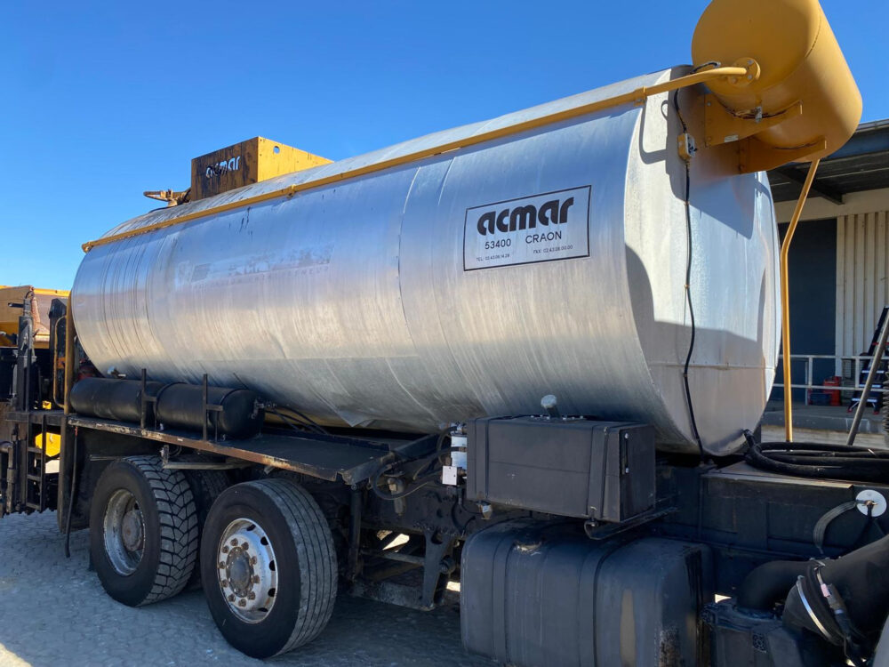 Mercedes-Benz 2535 ACMAR bitumen sprayer