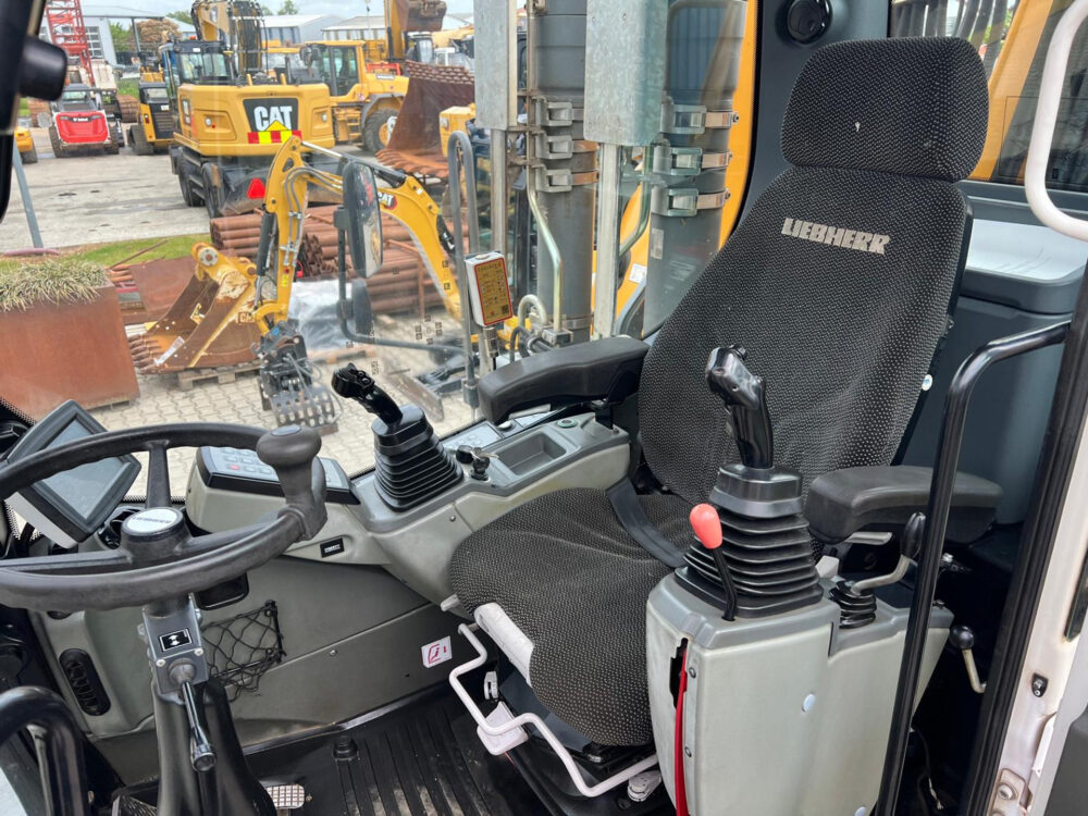 Liebherr LH30M litronic overslagmachine