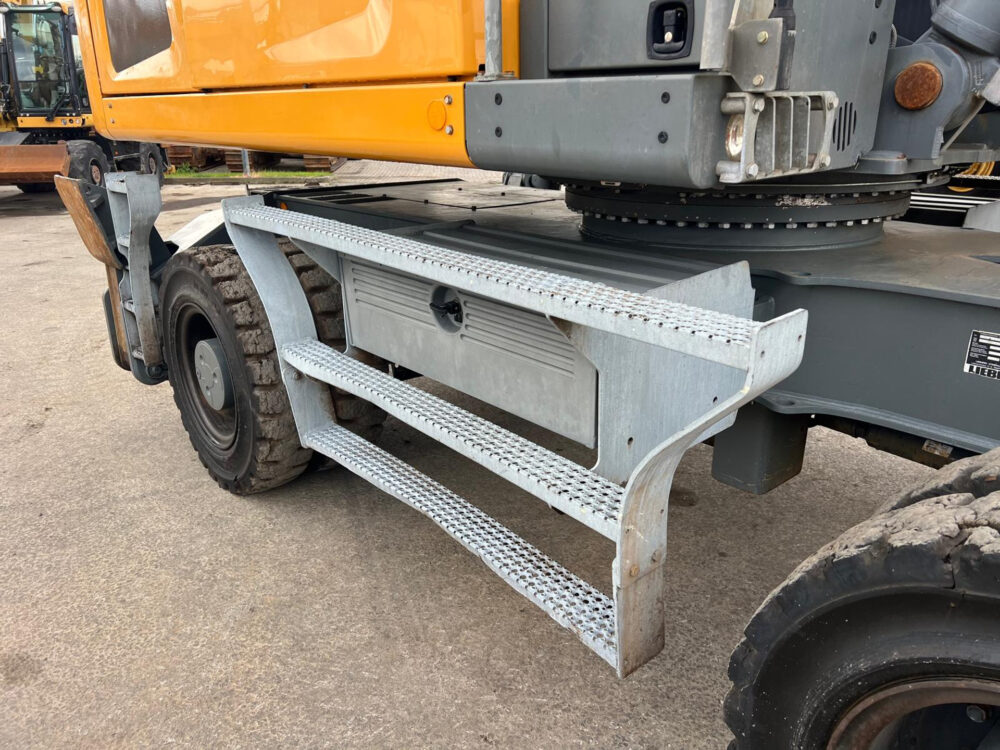 Liebherr LH30M litronic overslagmachine
