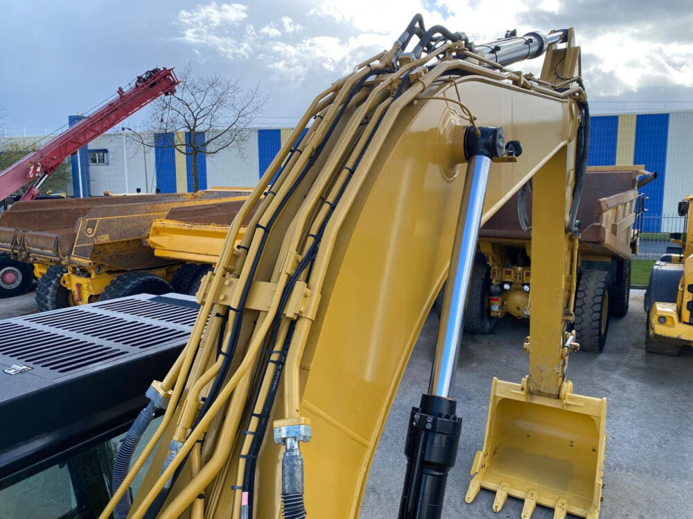 Caterpillar 330 FLN rupsgraafmachine
