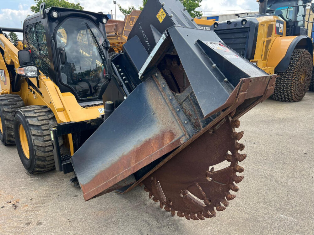 Caterpillar 272D3XE Schranklader