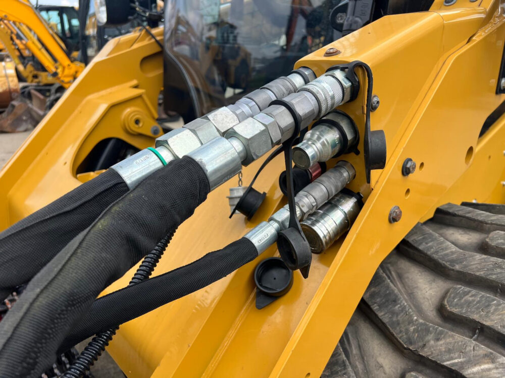 Caterpillar 272D3XE Schranklader