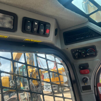 Caterpillar 272D3XE Schranklader
