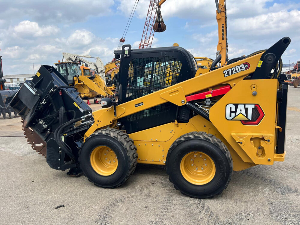 Caterpillar 272D3XE Schranklader