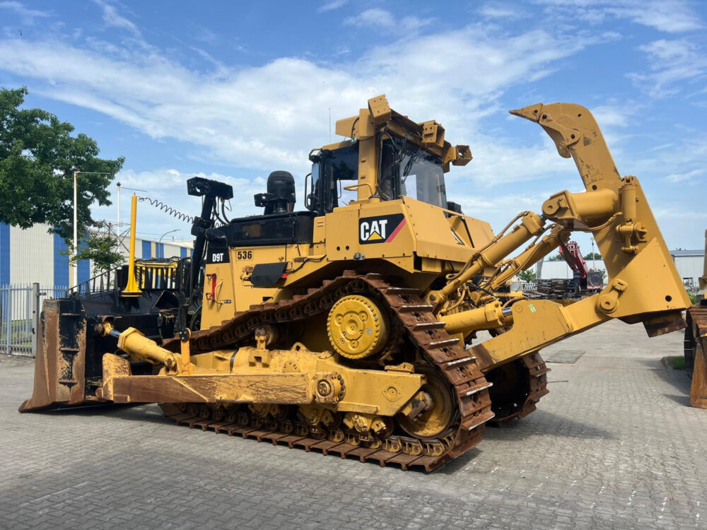 Caterpillar D9T bulldozer
