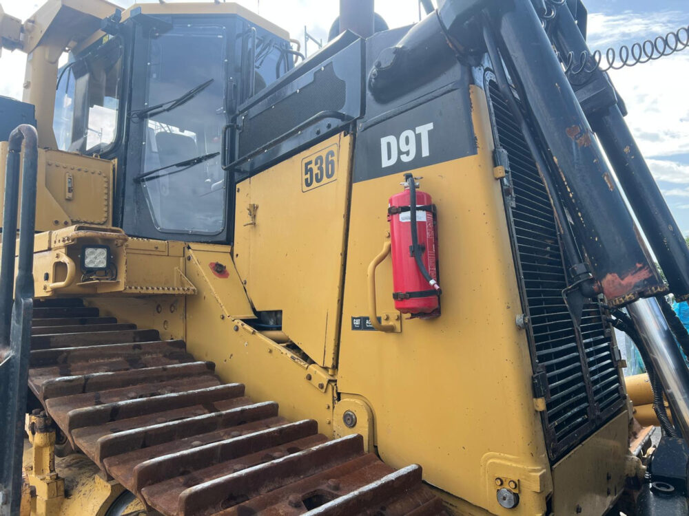 Caterpillar D9T bulldozer