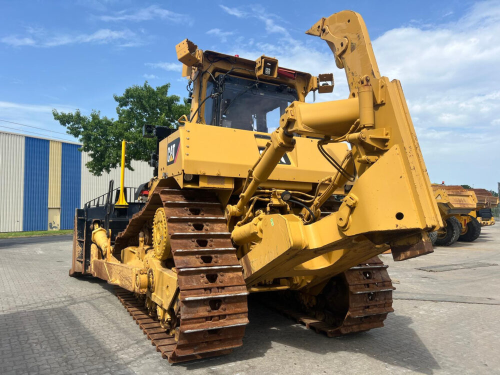 Caterpillar D9T bulldozer