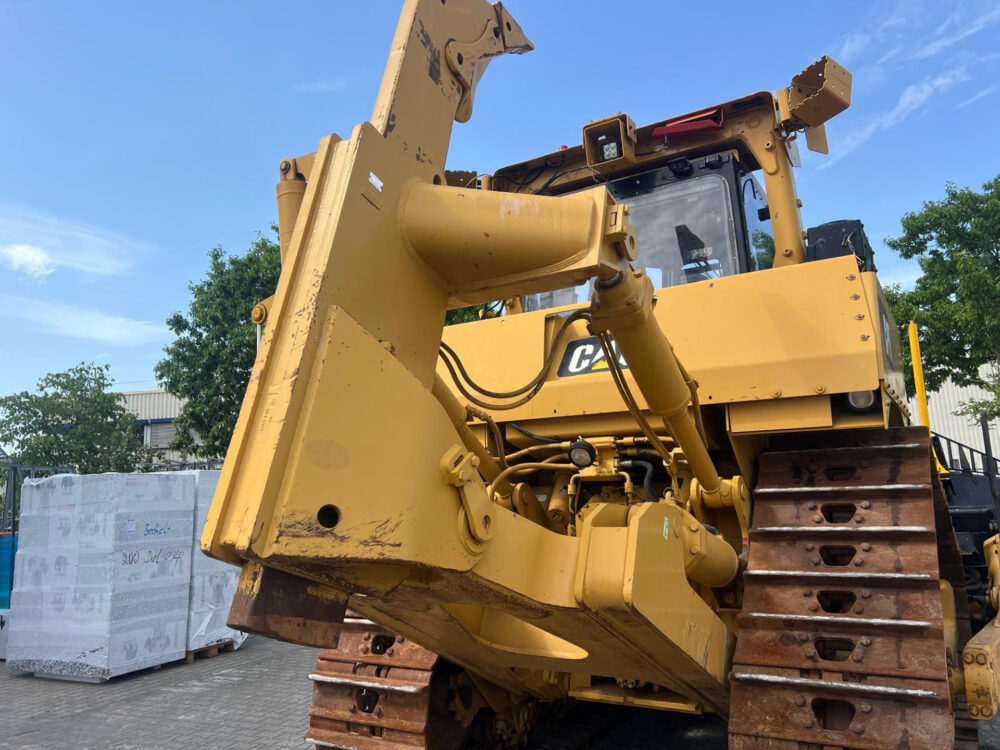 Caterpillar D9T bulldozer