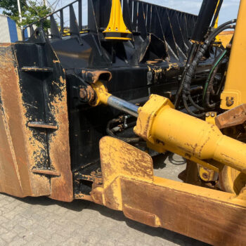 Caterpillar D9T bulldozer