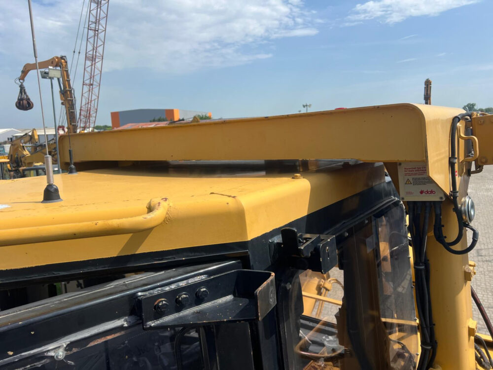 Caterpillar D9T bulldozer