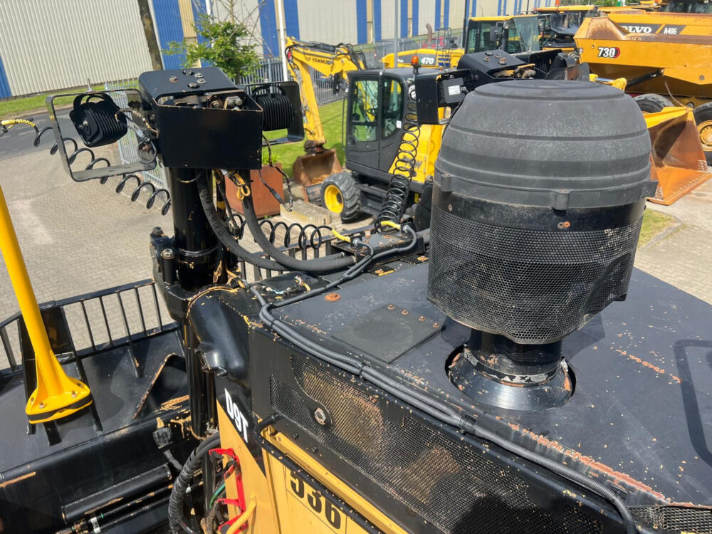 Caterpillar D9T bulldozer