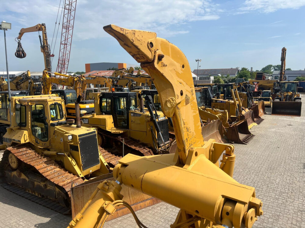 Caterpillar D9T bulldozer