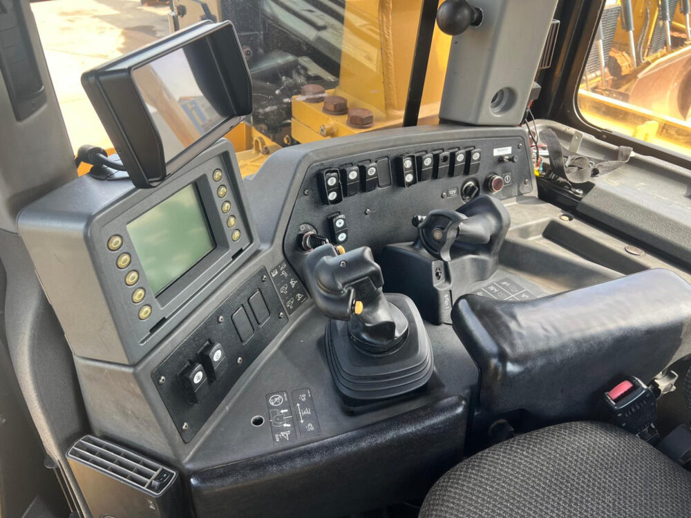 Caterpillar D9T bulldozer
