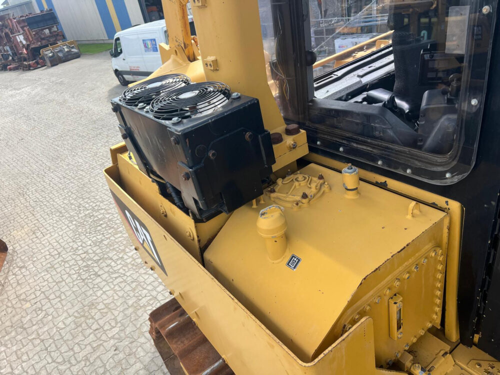Caterpillar D9T bulldozer