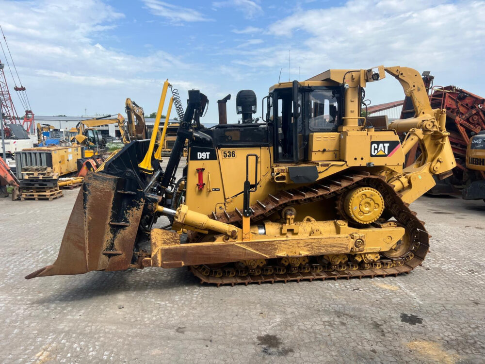 Caterpillar D9T bulldozer