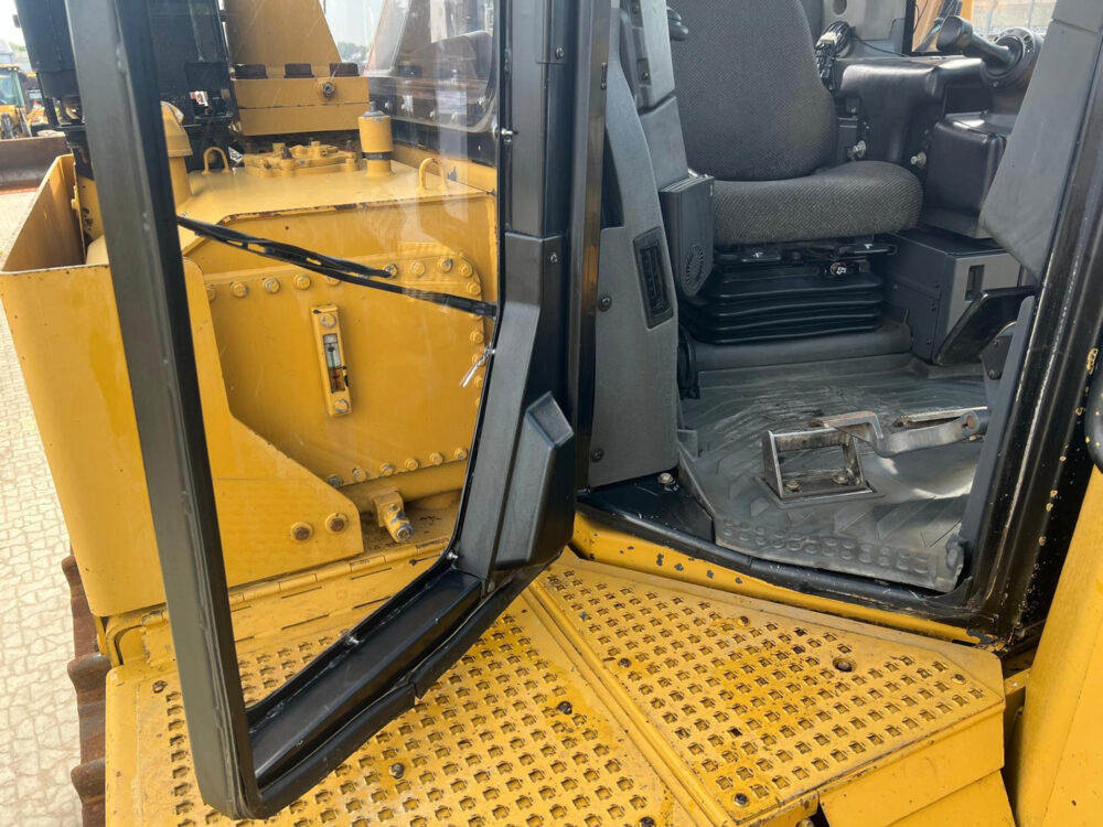 Caterpillar D9T bulldozer