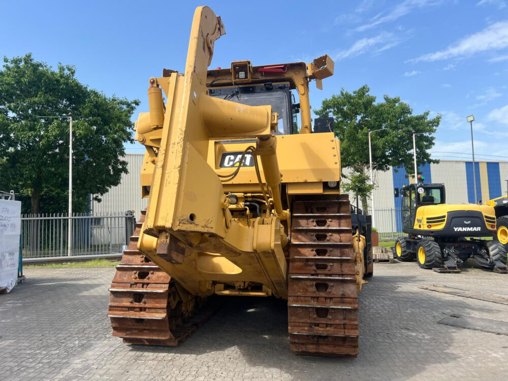Caterpillar D9T bulldozer
