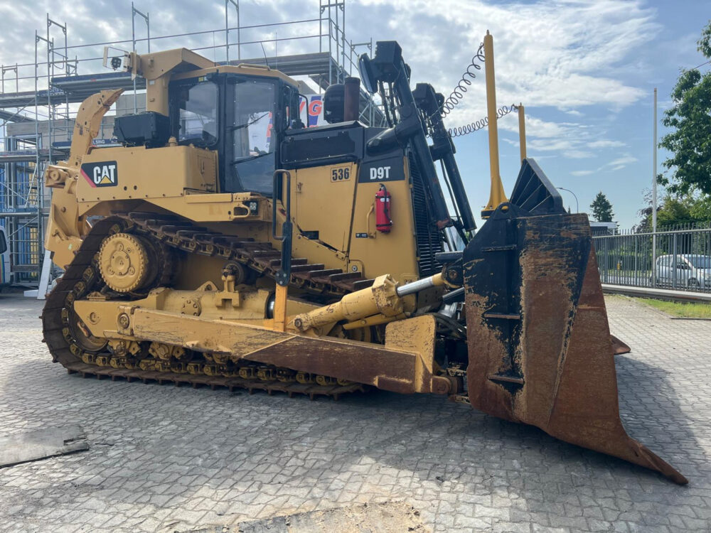 Caterpillar D9T bulldozer