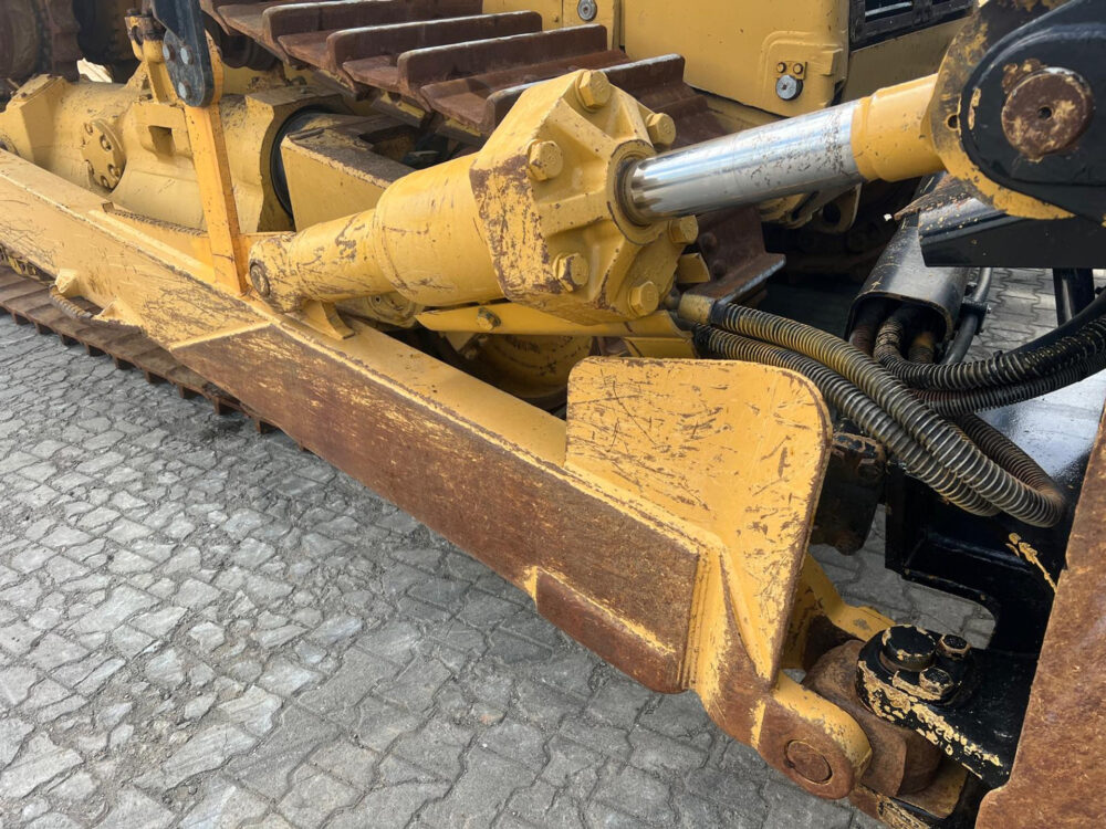 Caterpillar D9T bulldozer