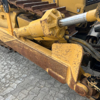 Caterpillar D9T bulldozer