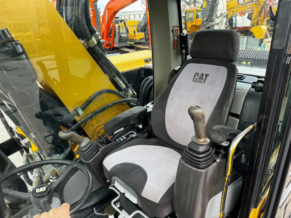 Caterpillar M318 D mobiele graafmachine