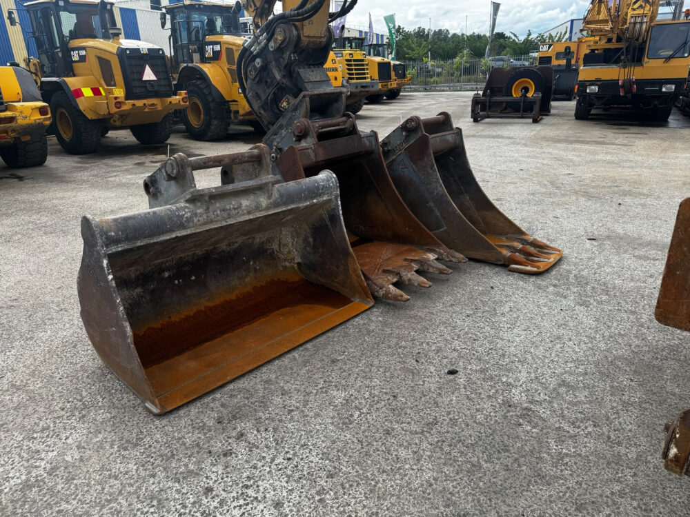 Caterpillar M318 D mobiele graafmachine