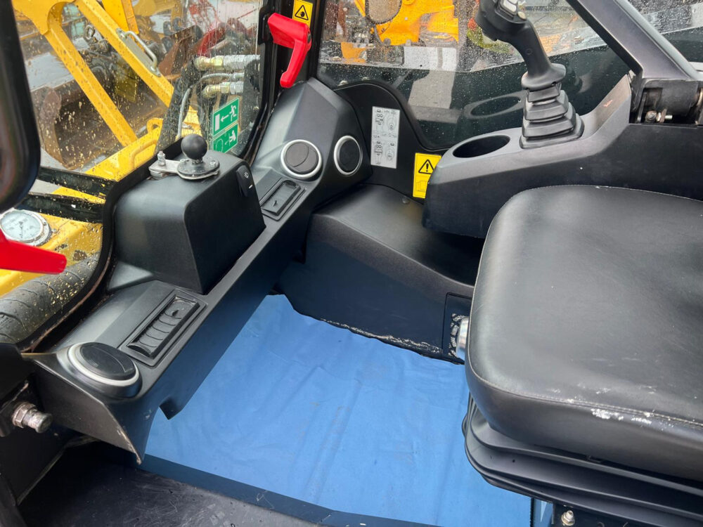 JCB 225 T schranklader