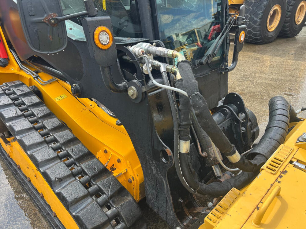JCB 225 T schranklader