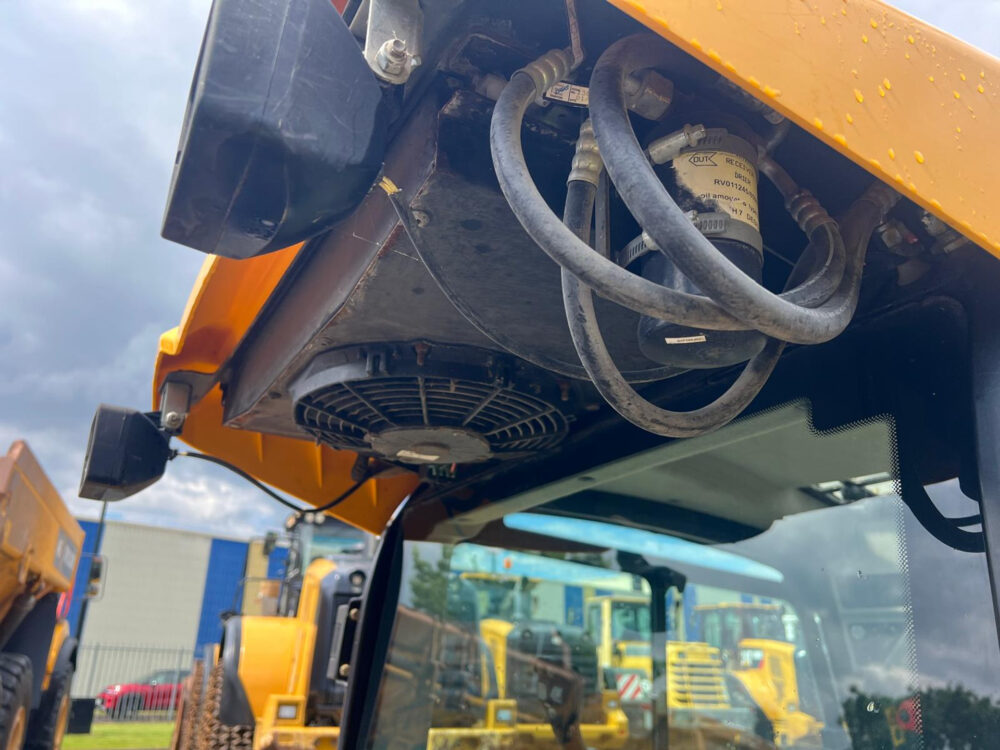 JCB 225 T schranklader