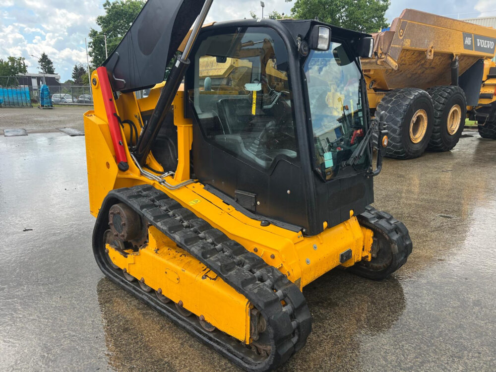 JCB 225 T schranklader