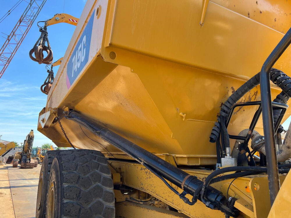 Caterpillar 745C 6×6 dumper